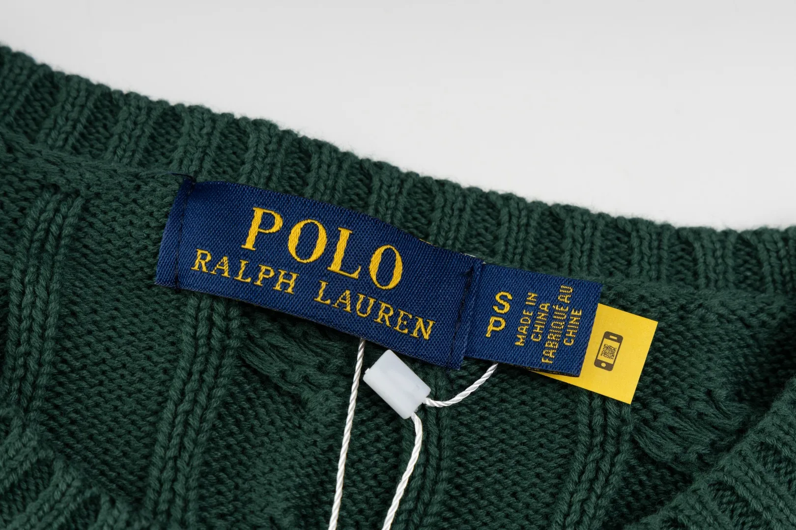 P220 #R91 RALPH LAUREN Ralph Lauren fourteen colors classic small label embroidery round neck pullover cable cardigan sweater men's top, high-density LOGO embroidery on the chest, original customization of tag accessories. Made of pure cotton yarn, pure cotton is skin-friendly and comfortable, small label war horse embroidered twist button round neck sweater 🐎 high quality, follow the blogger to learn how to wear it! Let’s buy a Ralph Lauren cable sweater. It’s a super hard-to-find series after it became popular. It’s hard to find one on the official website. It’s simple and practical to wear, with a lazy and loose feel. The thickened fabric has more texture, feels soft and delicate, and has a loose fit. Whether worn alone or layered, you can wear different styles of fashion with just one piece!   Size：XS S M L Sleeve length: 59/60/61/62/63